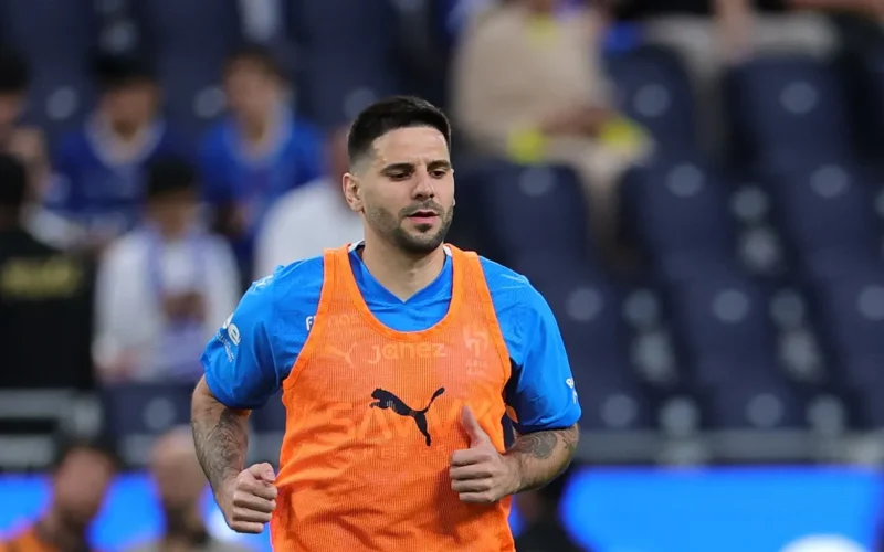 كشف وكالة ميتروفيتش حقيقة مفاوضات الراقي.. نجم السلفادور يعلق على اهتمام يايسله